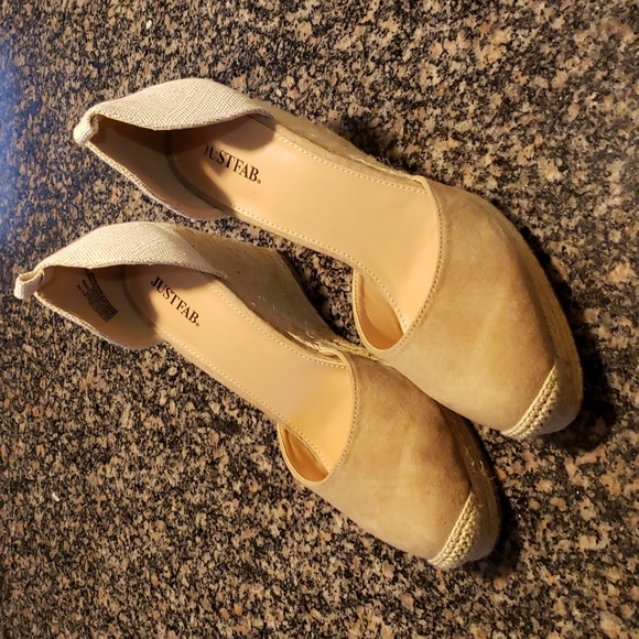 ♦️♦️ SOLD ♦️♦️ JustFab Wedge Heel - Picture 2 of 9